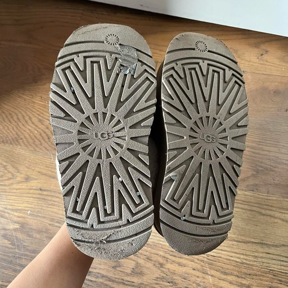 UGG Funkette Tan Platform Slippers - Picture 8 of 8